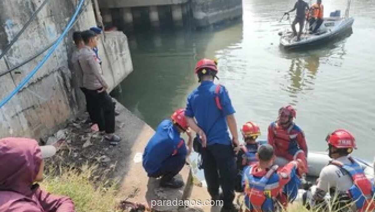 Pengendara Motor Ditemukan Tewas Setelah Tercebur ke Kanal Banjir Timur di Marunda