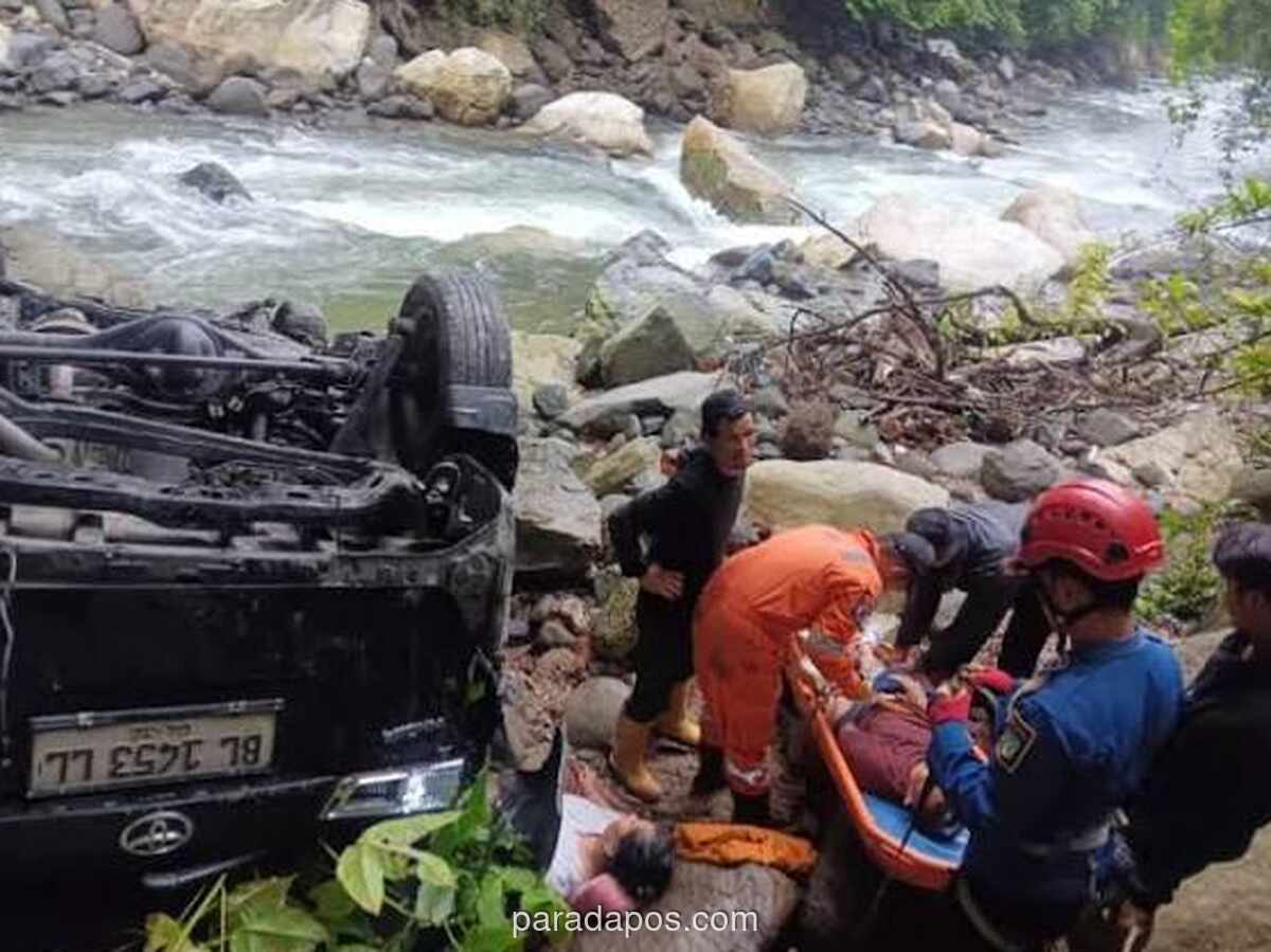 Mobil Travel Terperosok ke Jurang di Lembah Anai, Tujuh Orang Luka-luka