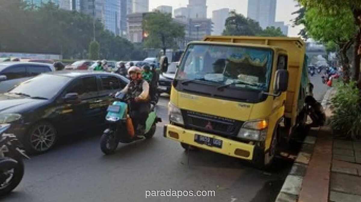 Truk Mogok di Gatot Subroto Pagi Ini Picu Kemacetan ke Semanggi
