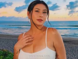 Awkarin Bagi Foto Pegang Test Pack, Warganet Heboh Spekulasi Kehamilan