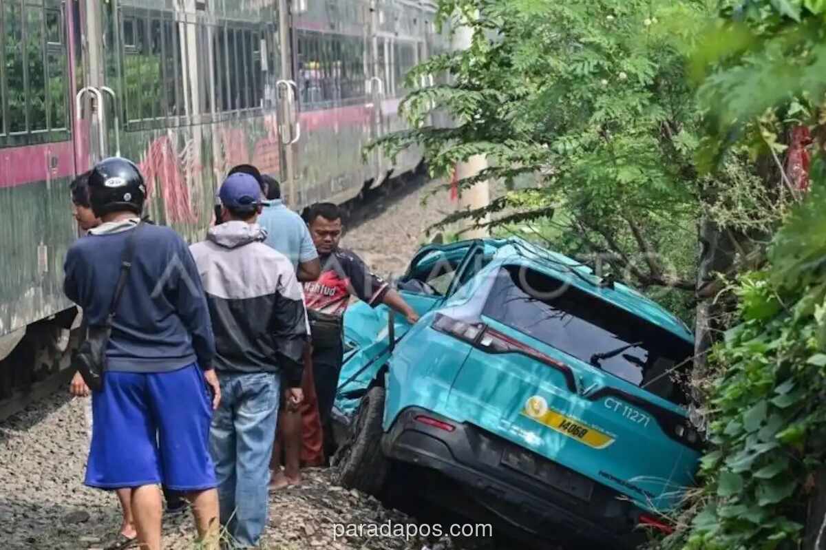Polisi Periksa Pengemudi Taksi Online dan Petugas KAI sebagai Saksi Kunci Tabrakan Kereta di Bekasi yang Tewaskan 16 Orang