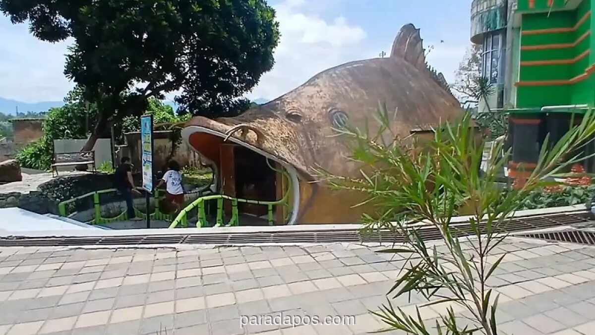 Dua Wisatawan Terkunci di Akuarium Kebun Binatang Bukittinggi, Akhirnya Dievakuasi