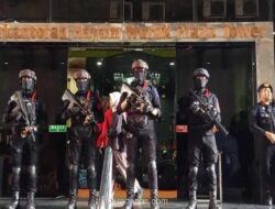 Polisi Amankan 321 WNA Pengelola 75 Situs Judi Online di Jakarta Barat
