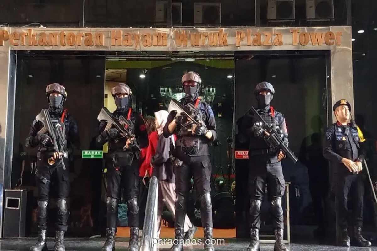 Polisi Amankan 321 WNA Pengelola 75 Situs Judi Online di Jakarta Barat