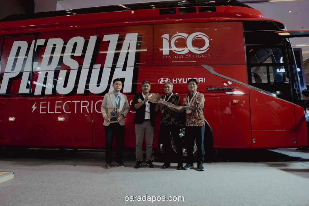 Persija Jakarta Resmi Gunakan Bus Listrik untuk Mobilitas Tim Musim Depan