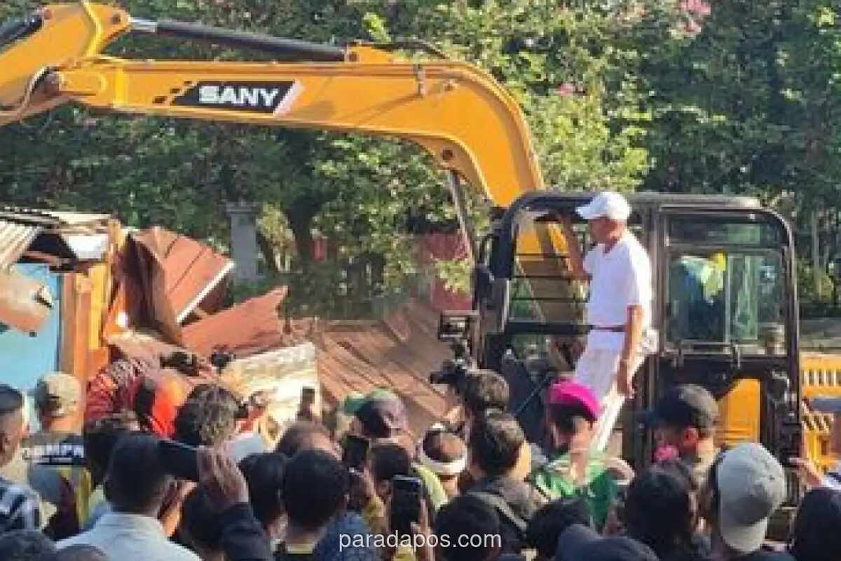 Gubernur Jabar Temukan Penjualan Miras Ilegal Saat Tertibkan PKL di Bandung