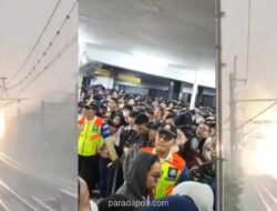 Detik-Detik Listrik Aliran Atas KRL Tersambar Petir, Bikin Jalur Rangkasbitung Lumpuh