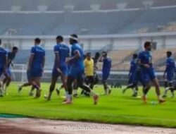 Persib Diminta Fokus Penuh Hadapi Persijap, Pelatih Larang Bahas Konvoi Juara