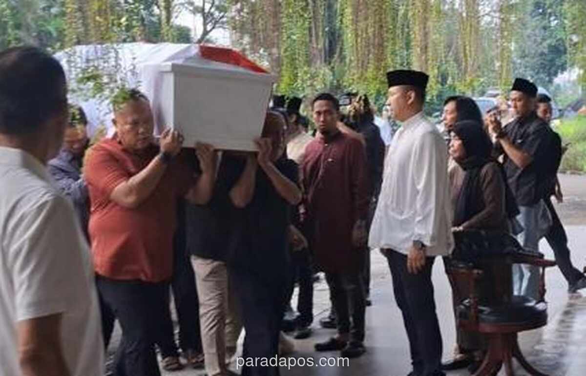 Jenazah Mantan Menhan Ryamizard Ryacudu Tiba di Rumah Duka Cikeas, Ribuan Pelayat Berduka