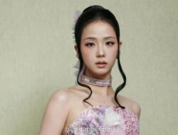 Jisoo Tampil Perdana di Met Gala 2026, Desainer Belgia Tuding Idolanya Tak Kembalikan Busana Pinjaman