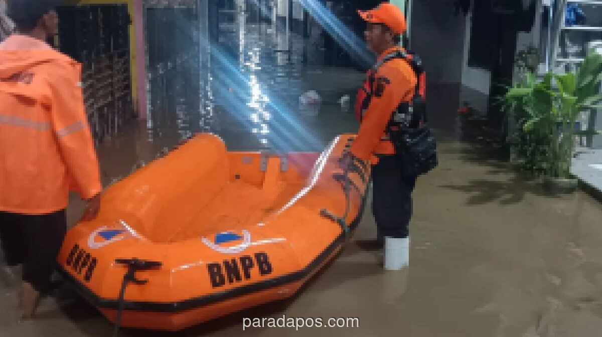 Banjir Kiriman dari Bogor Rendam Empat Wilayah di Bekasi, BPBD Evakuasi Warga
