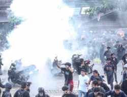 Ratusan Massa Kembali Kepung DPRD Kaltim, Pagar Jebol Usai Ketua DPRD Absen Temui Pengunjuk Rasa