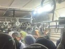 KRL Tanah Abang - Rangkas Bitung Mati Listrik di Tengah Jalan, Penumpang Mengeluh Udara Tipis