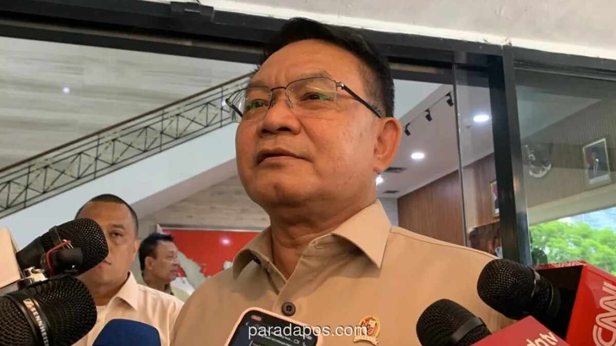KSP Dudung Bantah Tudingan Amien Rais soal Seskab Teddy Melampaui Batas Profesional
