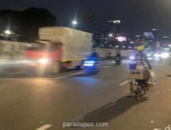 Massa Buruh dan Mahasiswa Bubar, Lalin Depan DPR Kembali Dibuka
