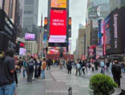 Warga New York Padati Times Square Manfaatkan Libur Memorial Day 2026