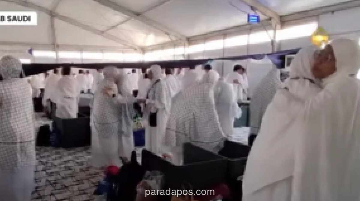 Jemaah Haji ESQ Tours Haru Saling Bermaafan Usai Wukuf di Arafah