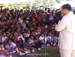 Prabowo Bernyanyi Bersama Anak-Anak di SMKN 2 Talaud, Pulau Miangas