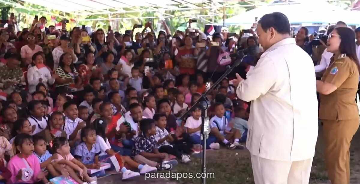 Prabowo Bernyanyi Bersama Anak-Anak di SMKN 2 Talaud, Pulau Miangas
