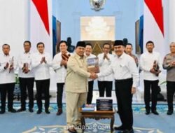 Presiden Prabowo Terima 10 Buku Laporan Reformasi Polri, Putuskan Tak Bentuk Kementerian Keamanan