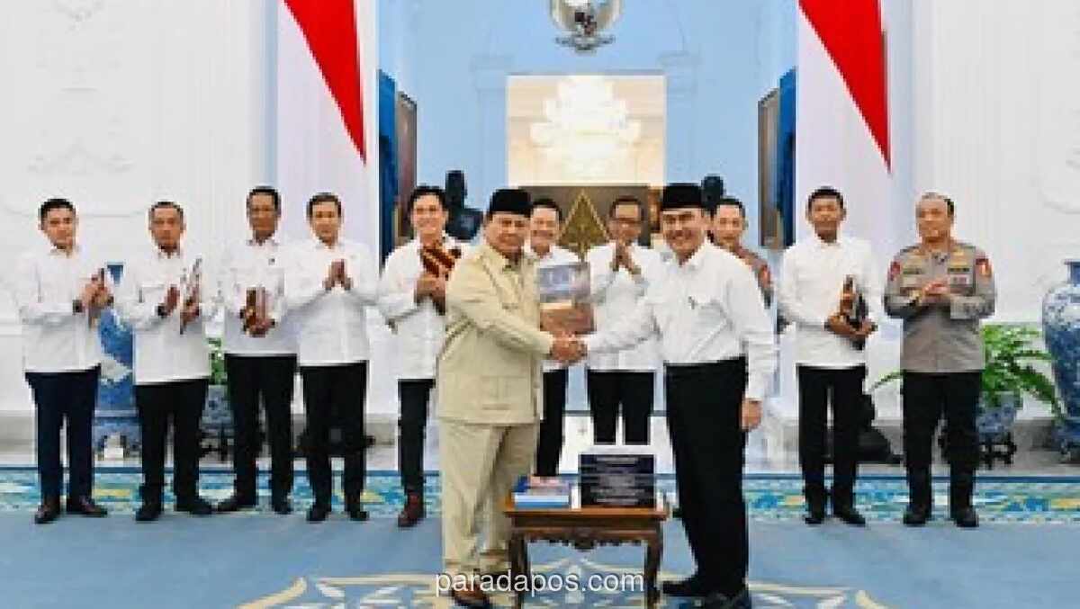 Presiden Prabowo Terima 10 Buku Laporan Reformasi Polri, Putuskan Tak Bentuk Kementerian Keamanan
