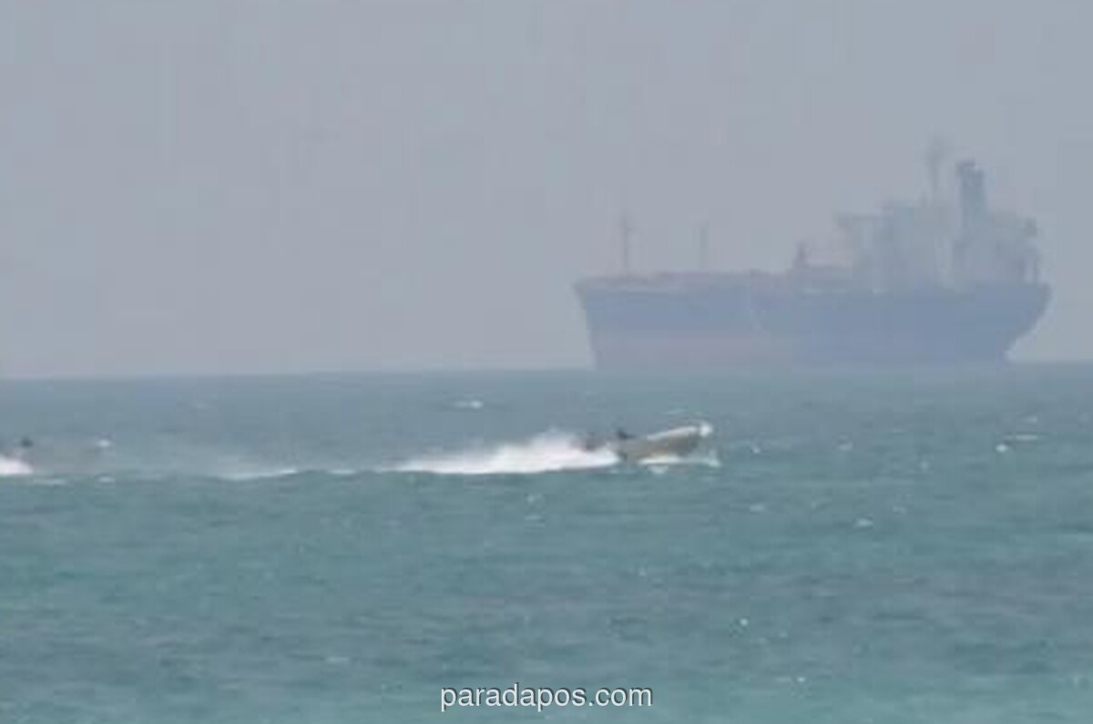 Dua Kapal Kargo AS Terdampar di Perairan Berbatu Selat Hormuz Usai Nekat Terobos Otoritas Iran