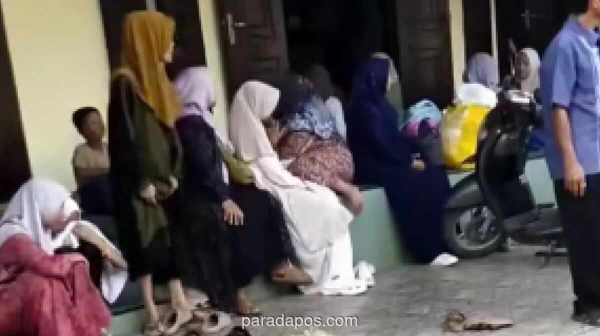 Ratusan Orang Tua Jemput Santriwati dari Ponpes Pedang Ati Usai Kasus Pencabulan Terkuak