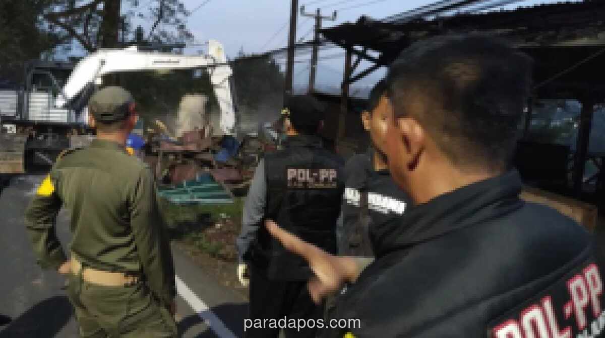 Satpol PP Cianjur Patroli Intensif di Jalur Puncak Cegah Kios Liar Beroperasi Kembali