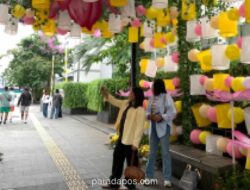Lampion Waisak di Bundaran HI Jadi Jembatan Toleransi Lintas Agama