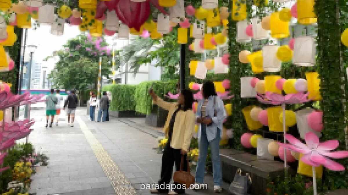 Lampion Waisak di Bundaran HI Jadi Jembatan Toleransi Lintas Agama