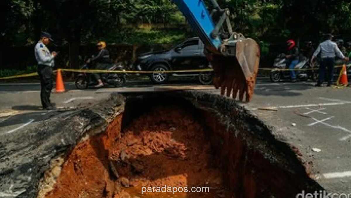 Perbaikan Jalan Amblas di Lenteng Agung Dikebut, Ditargetkan Tiga Hari untuk Lalu Lintas Normal