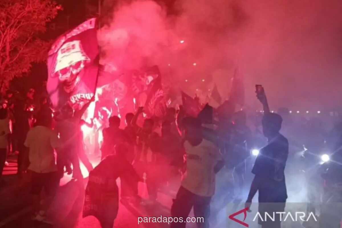 Polres Cirebon Kota Kawal Perayaan Juara Liga 1 Persib Bandung, Ribuan Bobotoh Padati Jalur Pantura