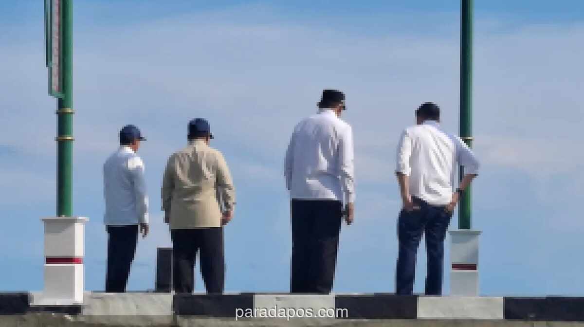 Presiden Prabowo Tinjau Dermaga Kampung Olalo di Gorontalo, Temui Nelayan dan Bagikan Kaus