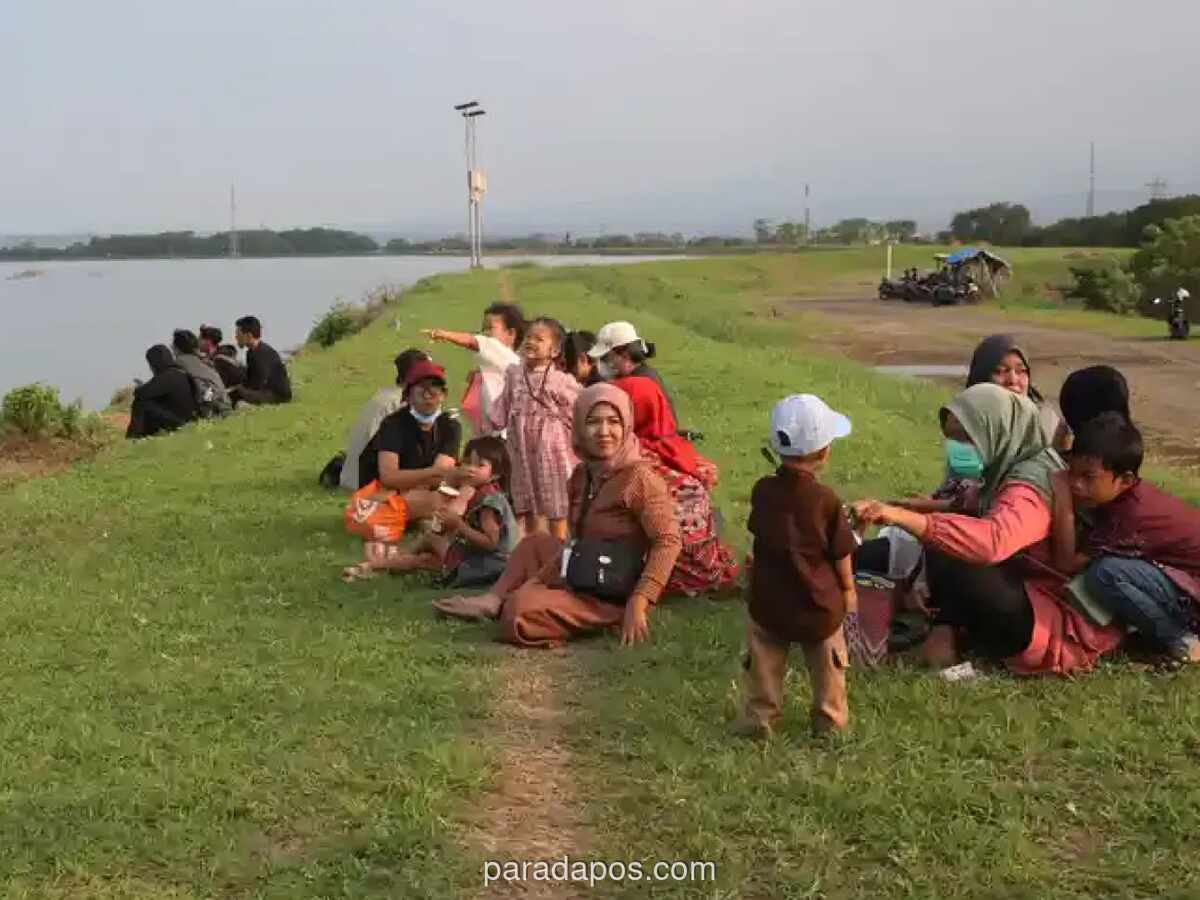 Peringatan 20 Tahun Lumpur Lapindo, Penyintas Gelar Ritual Sambang Buyut di Atas Tanggul
