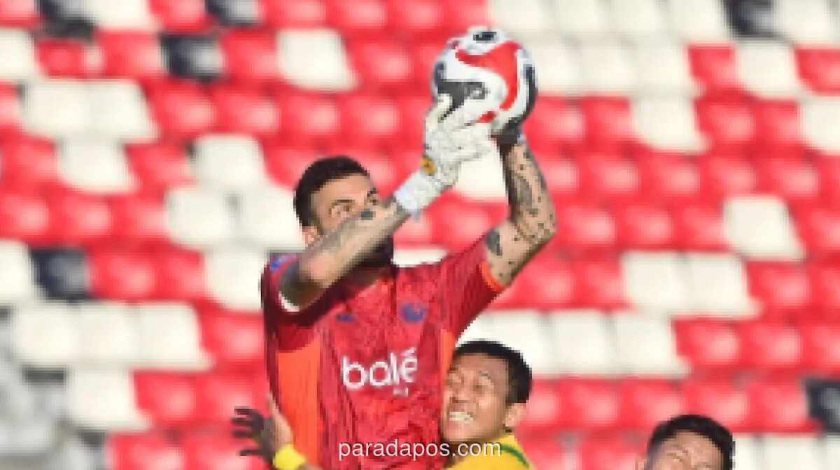 Arema FC Resmi Berpisah dengan Lucas Frigeri, Kiper Pahlawan di Final Piala Presiden 2024