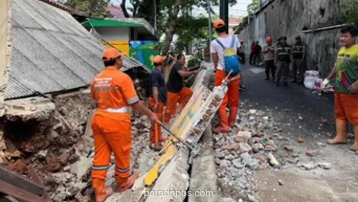Tembok SDN Tebet Barat 08 Roboh Diterjang Hujan, Sekolah Terapkan PJJ Demi Keamanan