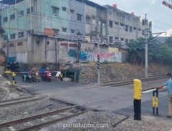 Sudah Diperingati Dedi Mulyadi, Ormas Kembali Kuasai Perlintasan KA Ampera Bekasi