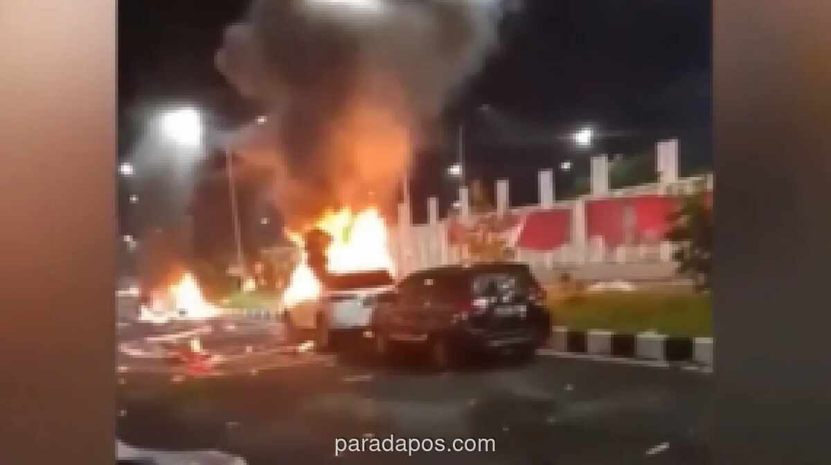 Kerusuhan Pecah di Stadion Mandala Usai Persipura Gagal Promosi, Dua Mobil Dibakar