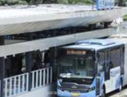 Tawuran Warga di Dekat Stasiun Klender Ganggu Tiga Rute TransJakarta