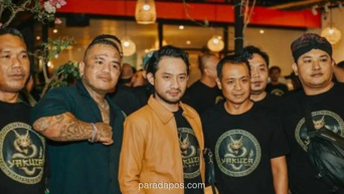 Yakuza Maneges Bantah Pungli, Sebut Pemasangan Stiker di Lapak PKL Kediri Bentuk Silaturahmi