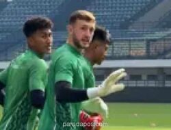 Persib Bandung Resmi Lepas Adam Przybek, Kiper Asal Inggris yang Hanya Main Sekali