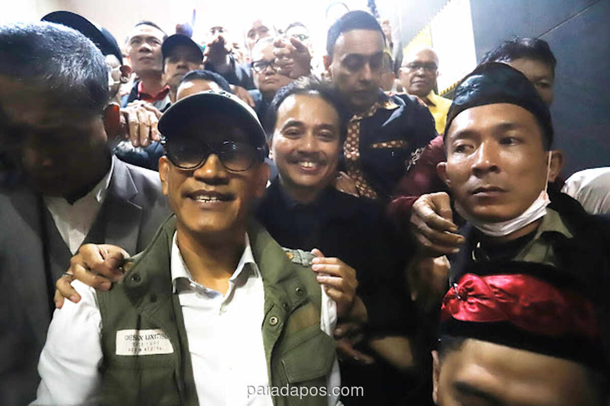 50 Tokoh Nasional Siap Jadi Penjamin Penangguhan Penahanan Roy Suryo dan Dokter Tifa