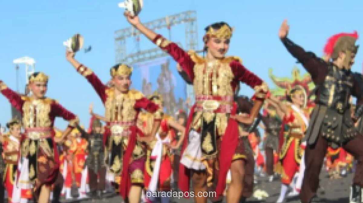 Ribuan Mata Tertuju ke Pantai Watu Pecak, 500 Penari Meriahkan Tari Kolosal Segoro Topeng Kaliwungu