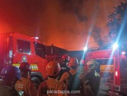 Kebakaran di Kemayoran, 33 Unit Damkar Dikerahkan untuk Cegah Api Merembet