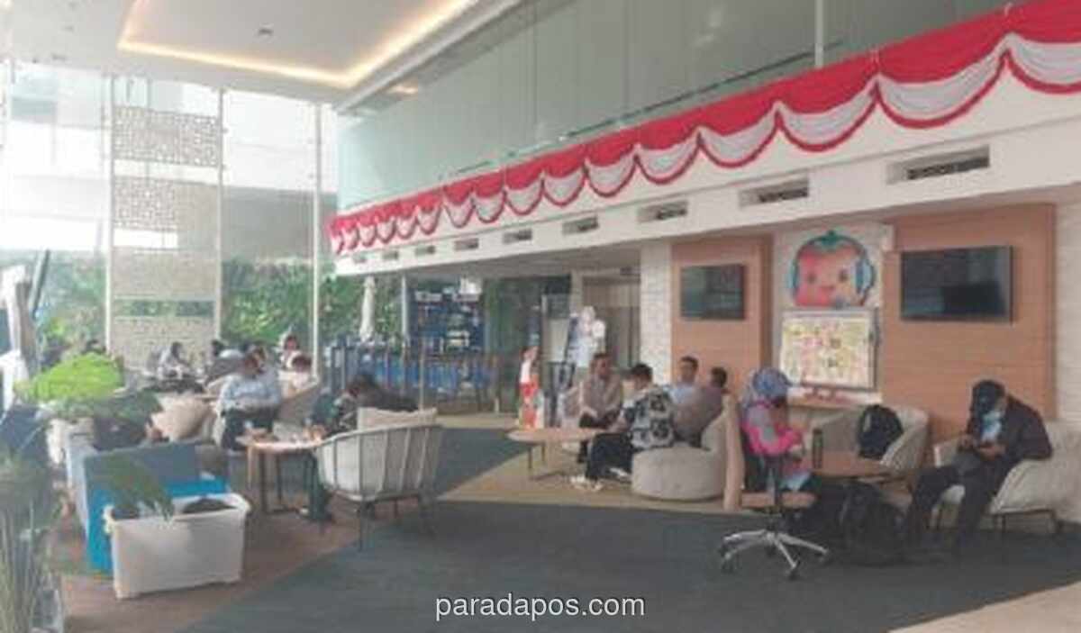 Gerbang Kantor Badan Gizi Nasional Tertutup, Pegawai Menunggu di Tengah Isu Penggeledahan Kejagung