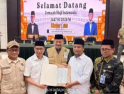 Gubernur Sulsel Sambut 392 Jemaah Haji Kloter 21 dengan Kuis dan Hadiah Tunai di Bandara Makassar