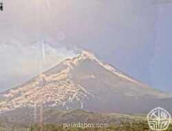 Gunung Merapi Luncurkan Awan Panas Sejauh Dua Kilometer, Status Siaga