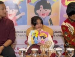 Siswi SD di Indonesia, Putri Alya Sidik (9), Luncurkan Tiga Buku Berbahasa Inggris Sekaligus