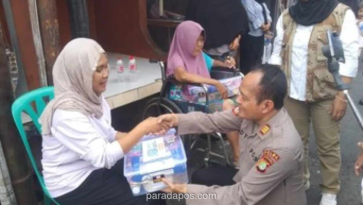 Polisi Sambangi Warga Pintu ke Pintu di Matraman untuk Cegah Tawuran dan Awasi Penggunaan Medsos Remaja