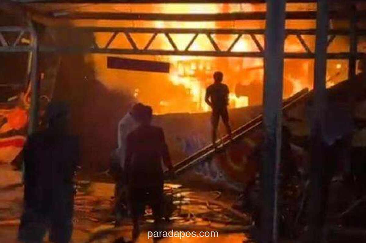 Kapal Nelayan Ludes Terbakar di Pelabuhan Brondong, Kerugian Capai Rp1,6 Miliar
